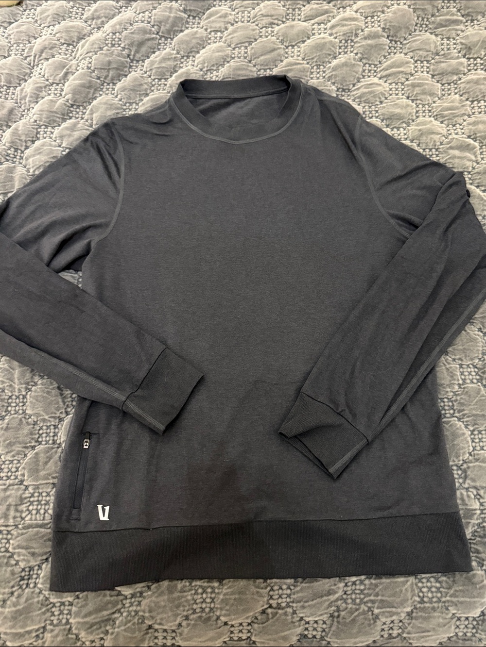 Vuori Men's Navy Blue Long-Sleeve Crewneck - Large